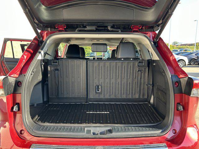 used 2022 Toyota Highlander car, priced at $41,562
