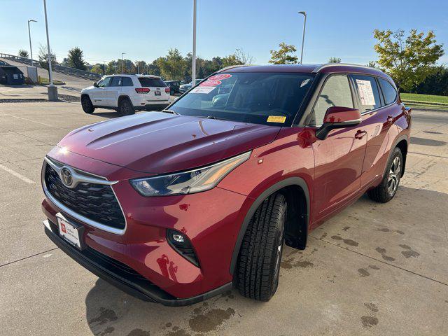 used 2022 Toyota Highlander car, priced at $41,562