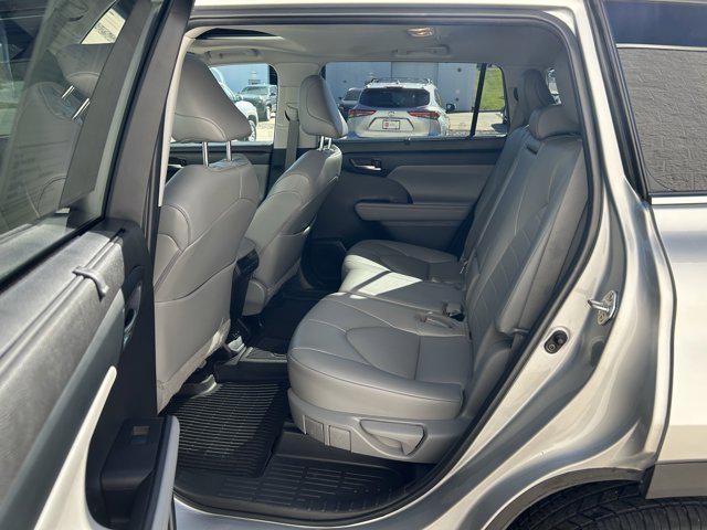 used 2022 Toyota Highlander car, priced at $37,932