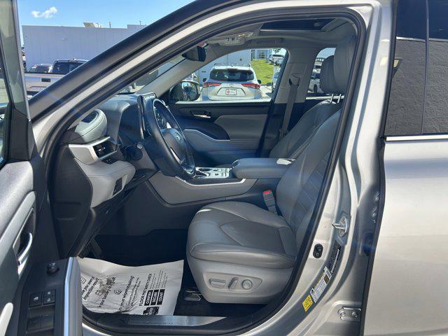 used 2022 Toyota Highlander car, priced at $37,932
