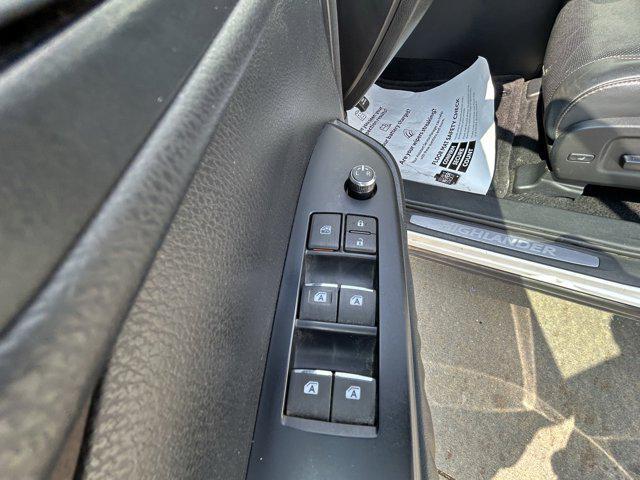 used 2015 Toyota Highlander car, priced at $16,474