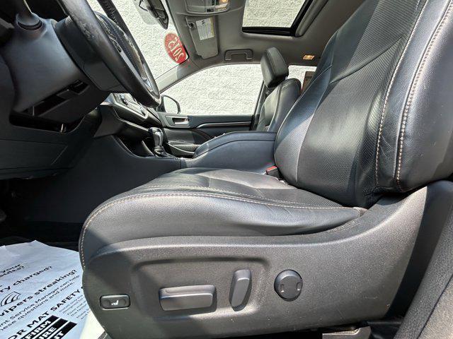 used 2015 Toyota Highlander car, priced at $16,474