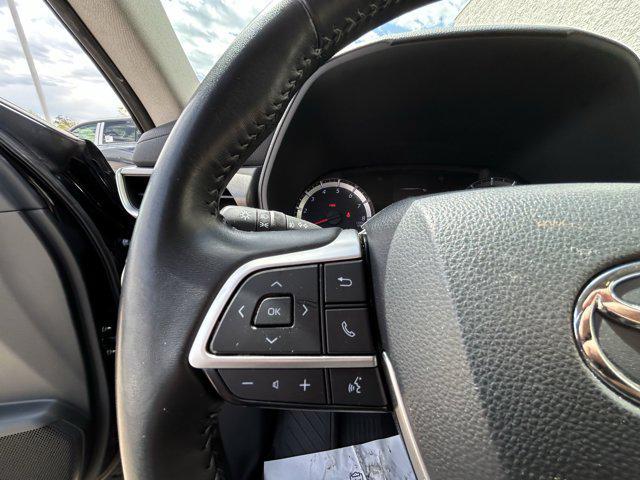 used 2022 Toyota Highlander car, priced at $31,572