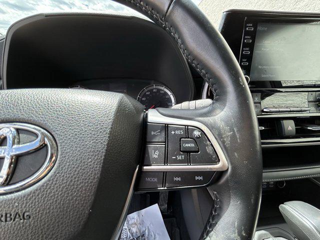 used 2022 Toyota Highlander car, priced at $31,572