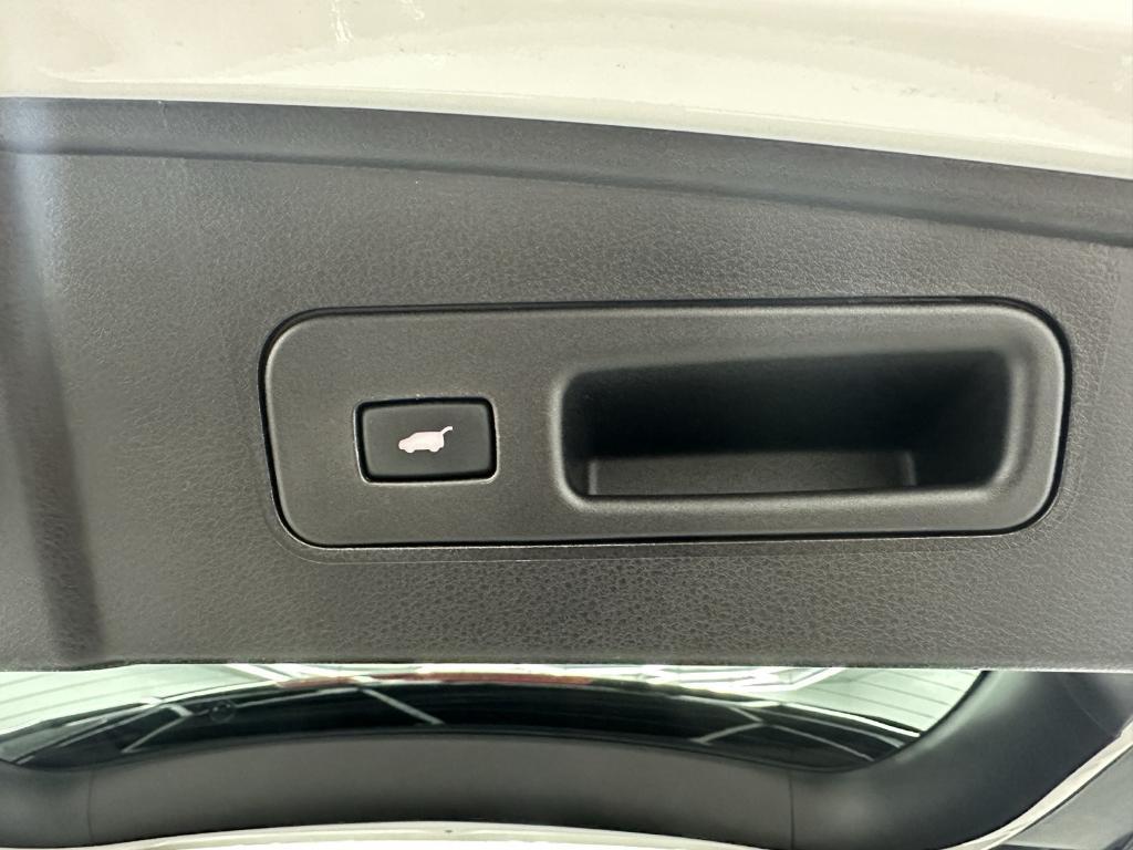 used 2020 Acura MDX car, priced at $26,888