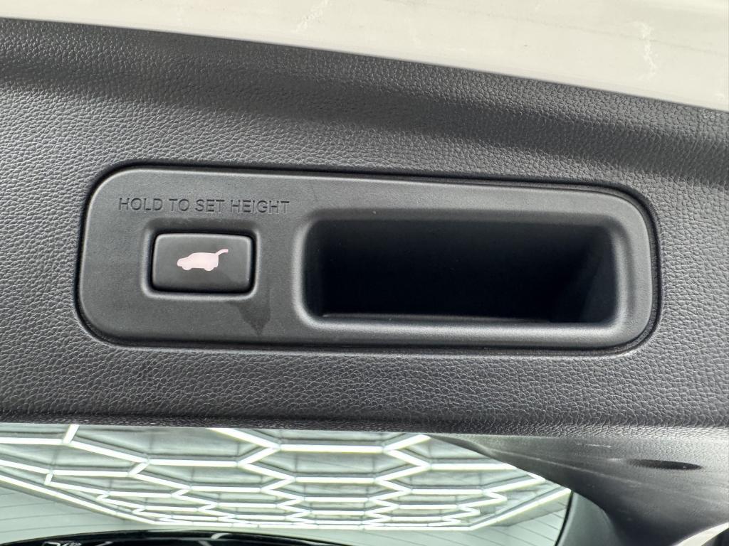 used 2022 Acura MDX car, priced at $35,599
