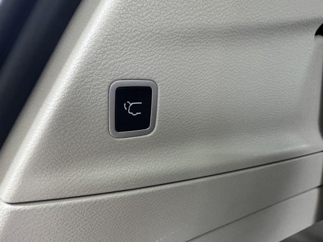 used 2023 Chrysler Pacifica car, priced at $20,999