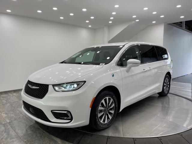 used 2022 Chrysler Pacifica Hybrid car, priced at $19,962