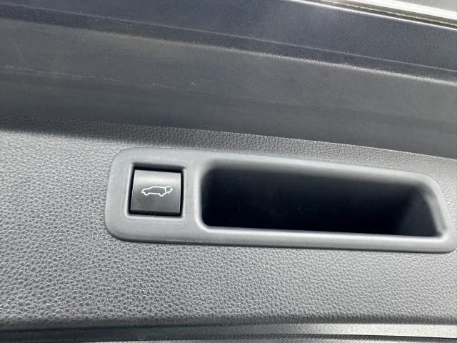used 2022 Toyota Highlander car, priced at $34,999