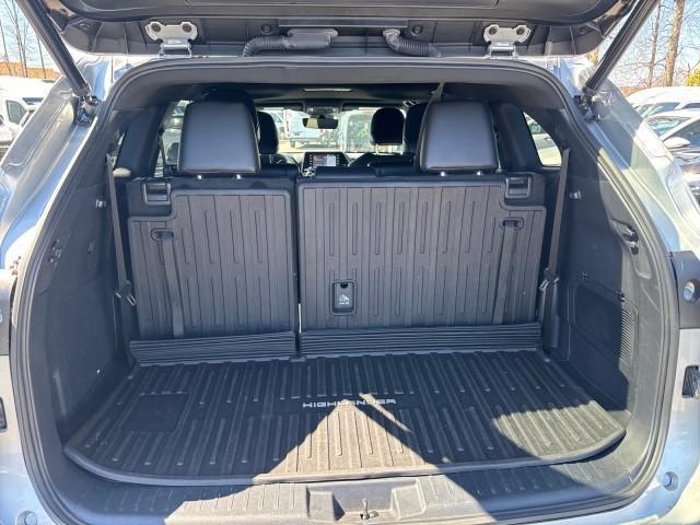 used 2022 Toyota Highlander car, priced at $34,999