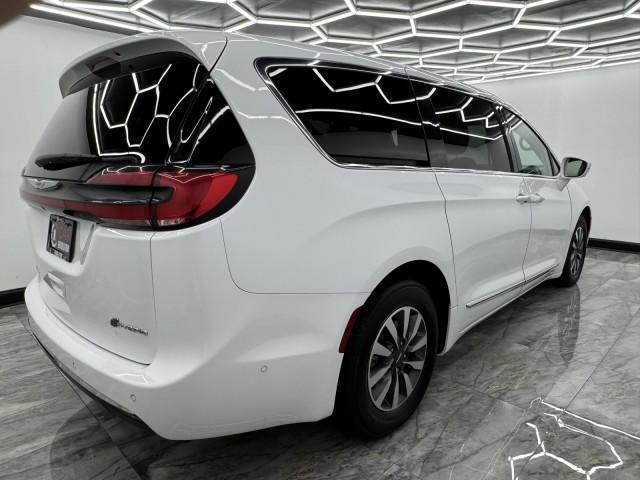 used 2022 Chrysler Pacifica Hybrid car, priced at $25,983