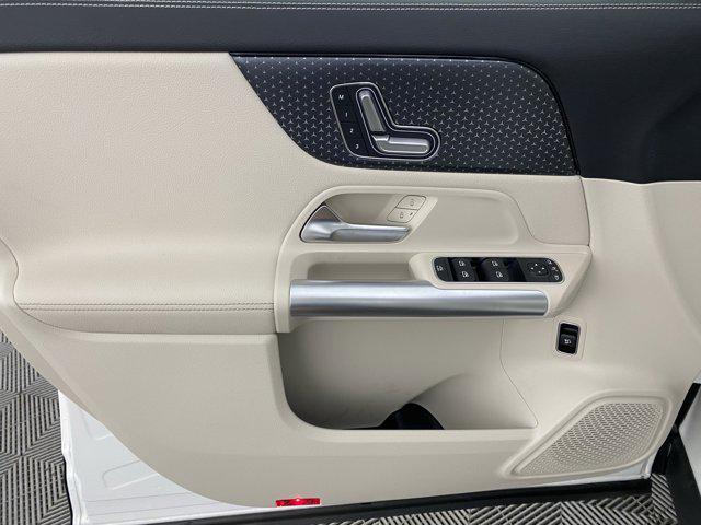 new 2025 Mercedes-Benz GLA 250 car, priced at $44,250