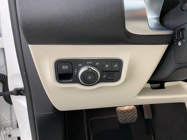 new 2025 Mercedes-Benz GLB 250 car, priced at $49,595
