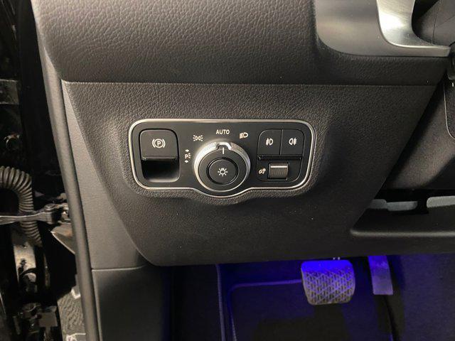 new 2025 Mercedes-Benz GLB 250 car, priced at $49,595