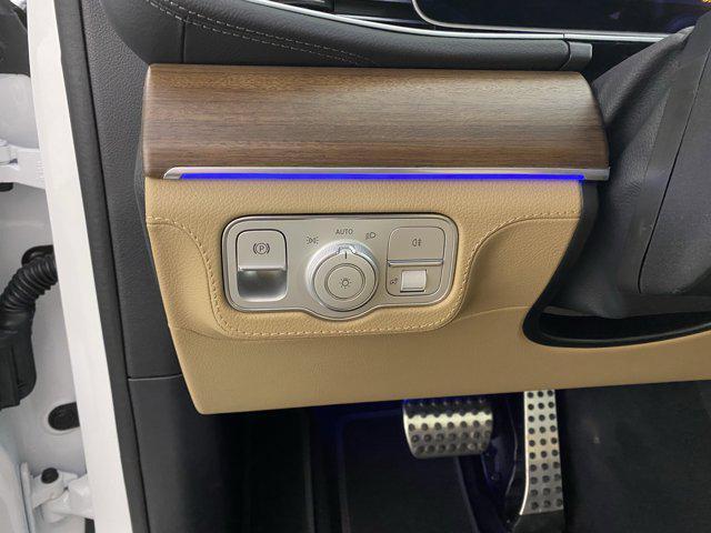 new 2025 Mercedes-Benz GLS 580 car, priced at $121,045