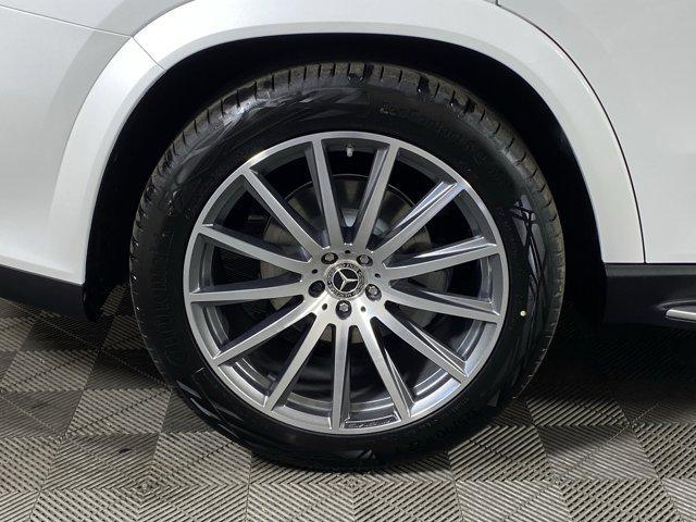 new 2025 Mercedes-Benz GLS 580 car, priced at $121,045