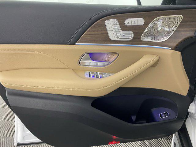 new 2025 Mercedes-Benz GLS 580 car, priced at $121,045