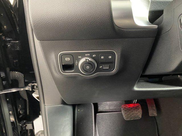 new 2025 Mercedes-Benz GLB 250 car, priced at $49,595