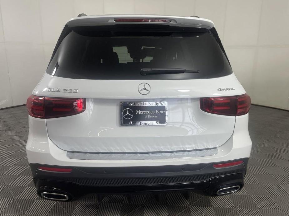 new 2024 Mercedes-Benz GLB 250 car, priced at $58,439