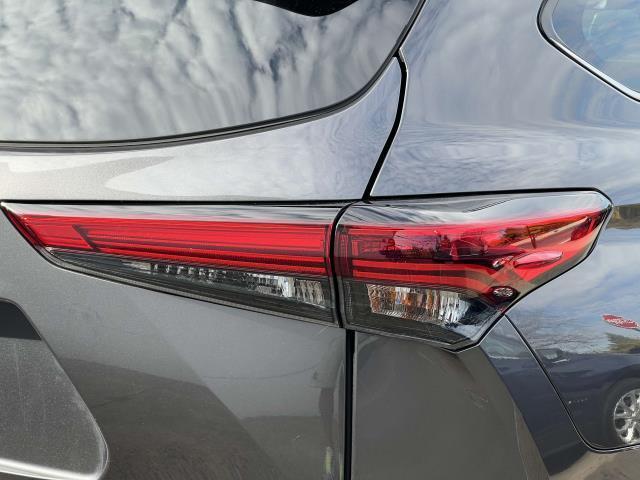 used 2022 Toyota Highlander car, priced at $33,188