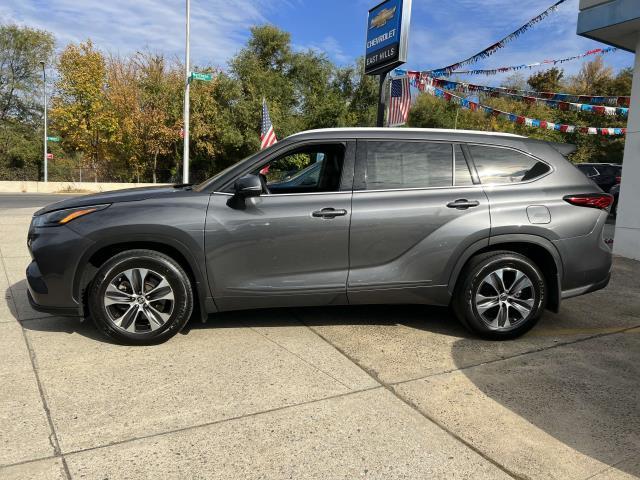 used 2022 Toyota Highlander car, priced at $33,188