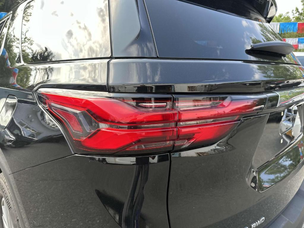 used 2023 Chevrolet Traverse car, priced at $22,991