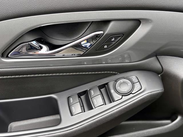 used 2022 Chevrolet Traverse car, priced at $28,492