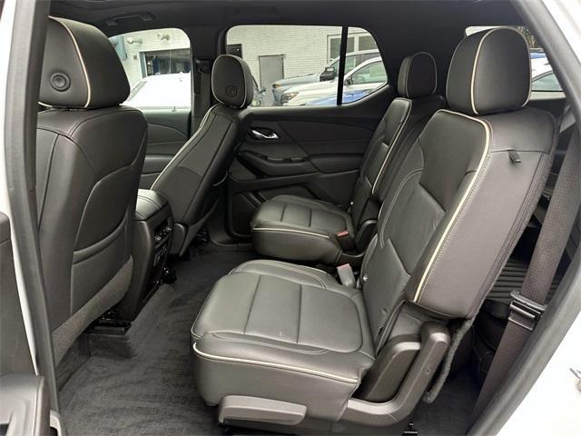 used 2022 Chevrolet Traverse car, priced at $33,274