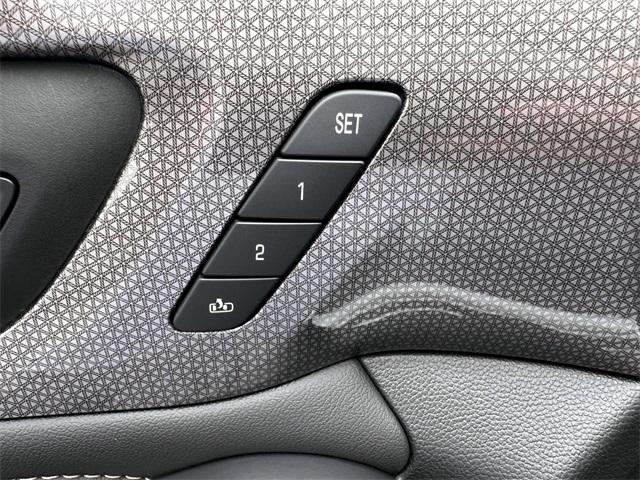 used 2022 Chevrolet Traverse car, priced at $33,274