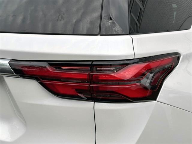 used 2022 Chevrolet Traverse car, priced at $33,274