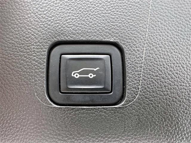 used 2022 Chevrolet Traverse car, priced at $33,274