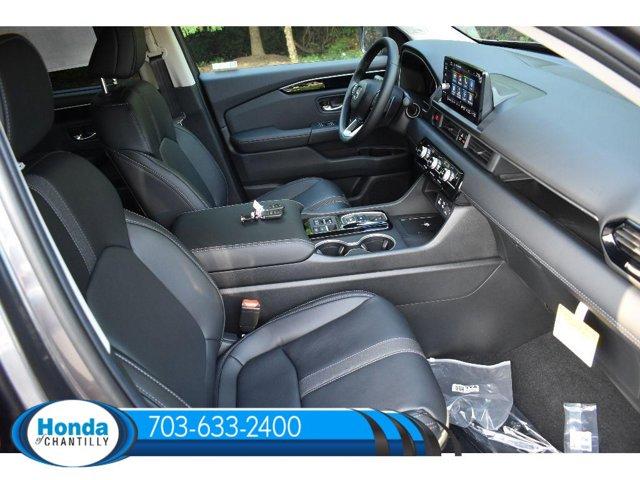 new 2025 Honda Pilot car, priced at $51,050