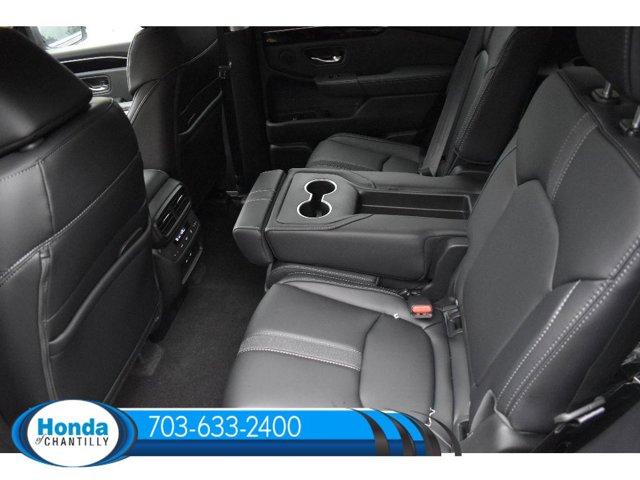 new 2025 Honda Pilot car, priced at $51,095