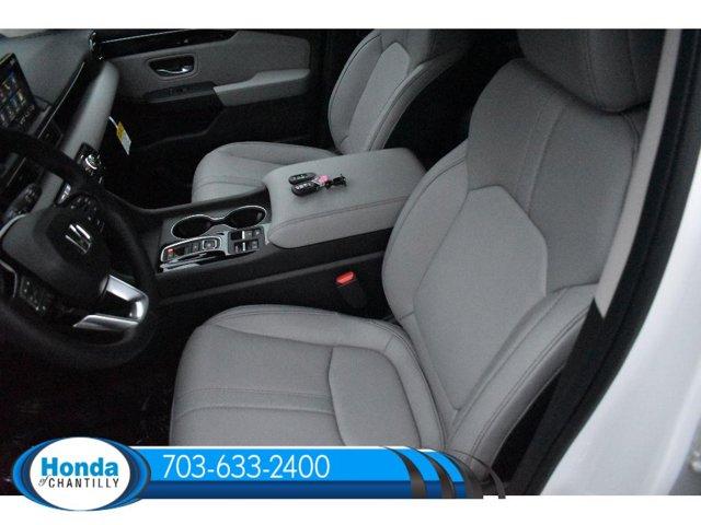 new 2025 Honda Pilot car, priced at $51,550