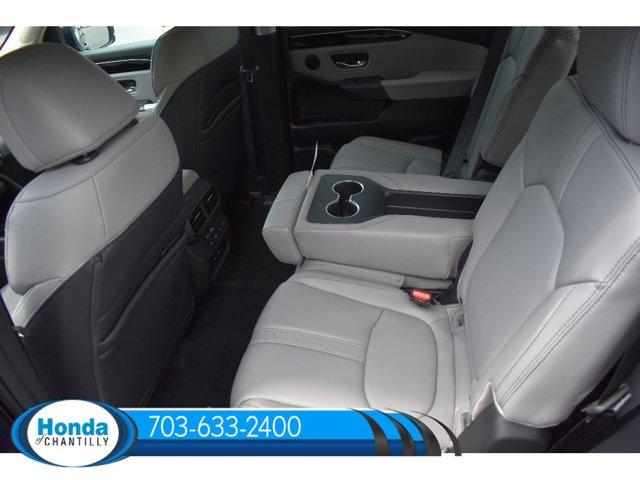 new 2025 Honda Pilot car, priced at $47,050