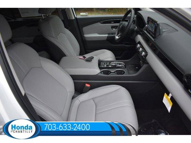 new 2025 Honda Pilot car, priced at $51,550