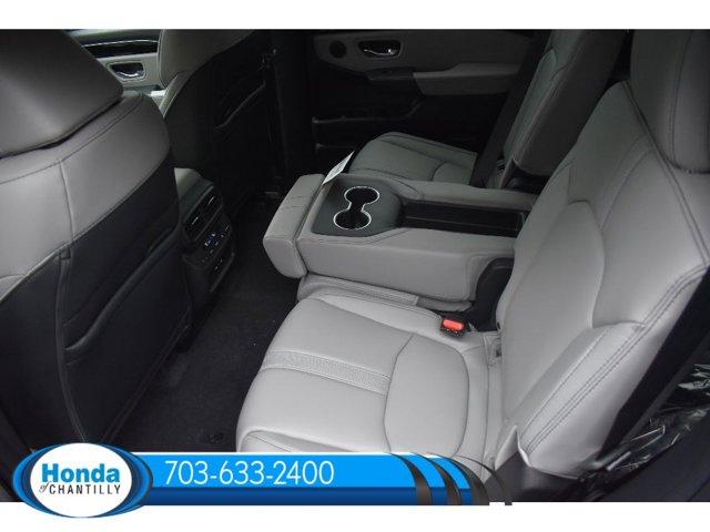 new 2025 Honda Pilot car, priced at $47,050