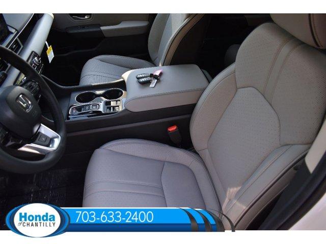 new 2025 Honda Pilot car, priced at $54,985