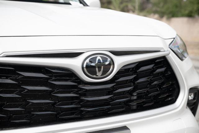 used 2022 Toyota Highlander car, priced at $29,988