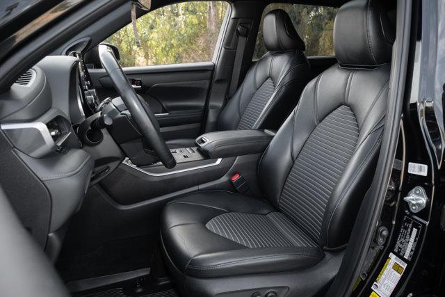 used 2021 Toyota Highlander car, priced at $34,988