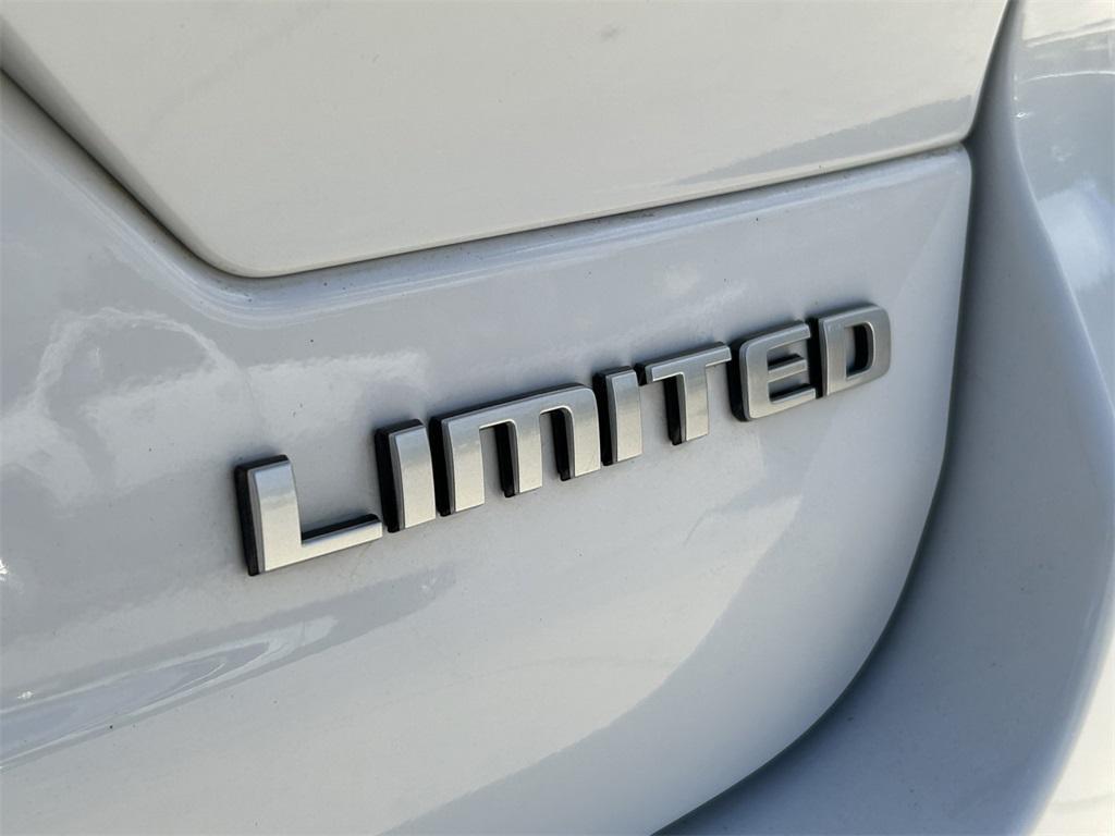 used 2024 Jeep Grand Cherokee car, priced at $34,991