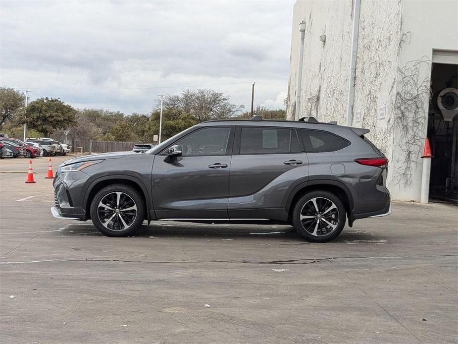 used 2021 Toyota Highlander car, priced at $31,990