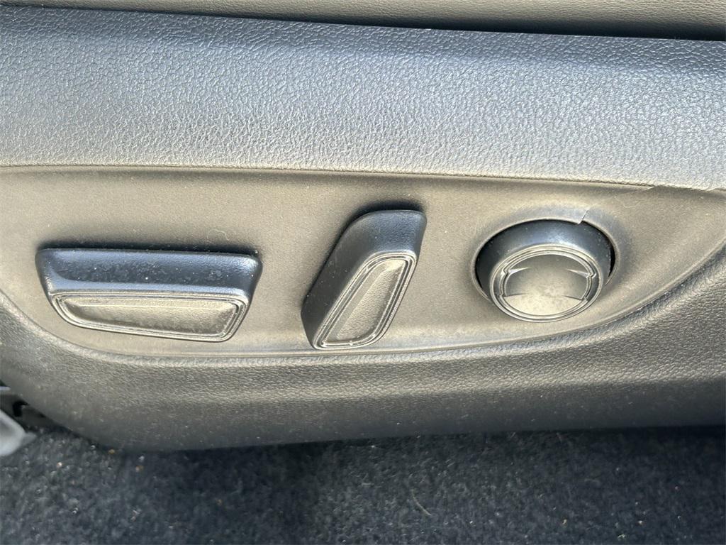 used 2020 Toyota RAV4 car, priced at $25,274