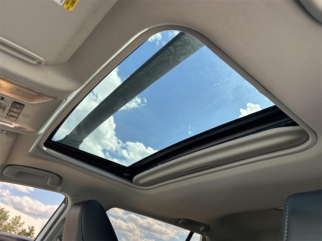 used 2020 Toyota RAV4 car, priced at $25,274