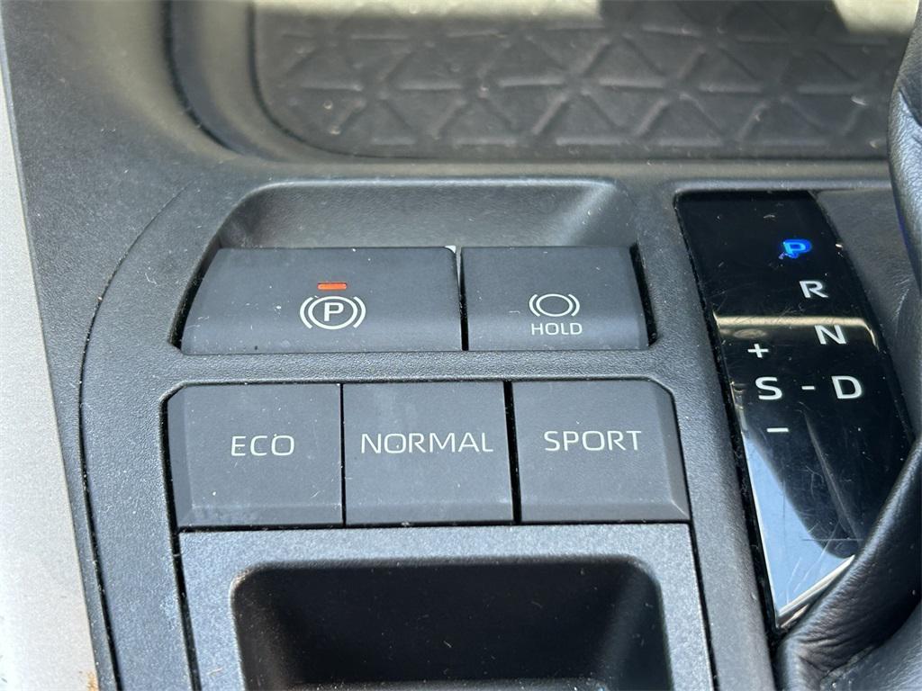 used 2020 Toyota RAV4 car, priced at $25,274