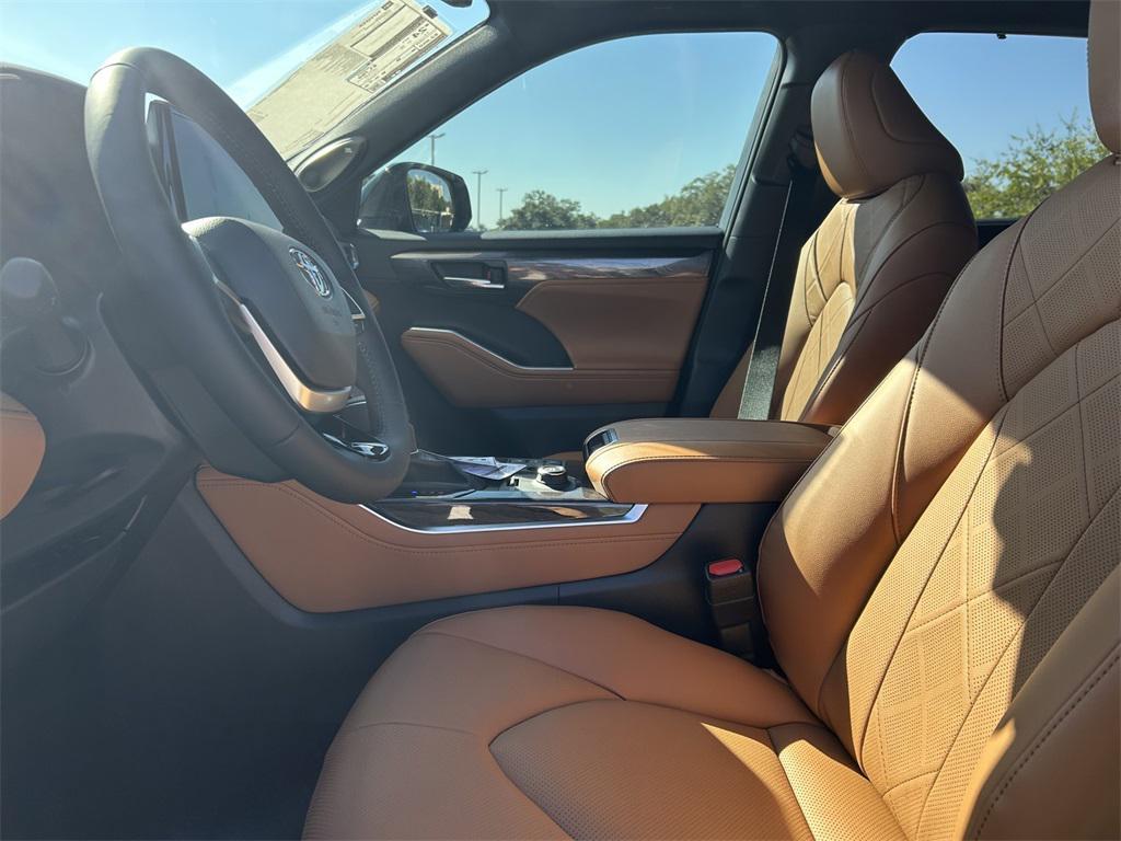 new 2026 Toyota Highlander car, priced at $56,404