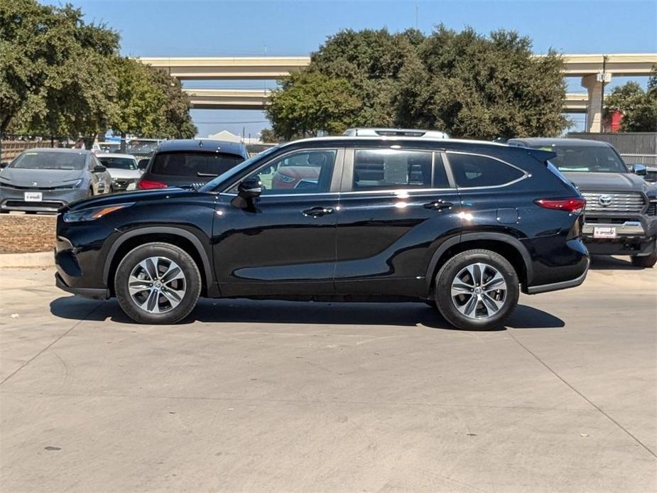 used 2023 Toyota Highlander car, priced at $37,976