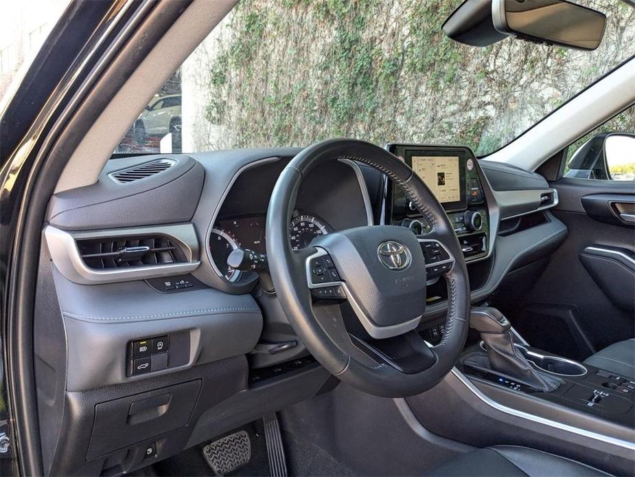 used 2023 Toyota Highlander car, priced at $37,976