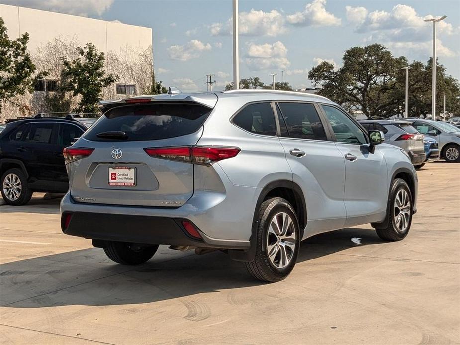 used 2023 Toyota Highlander car, priced at $39,999