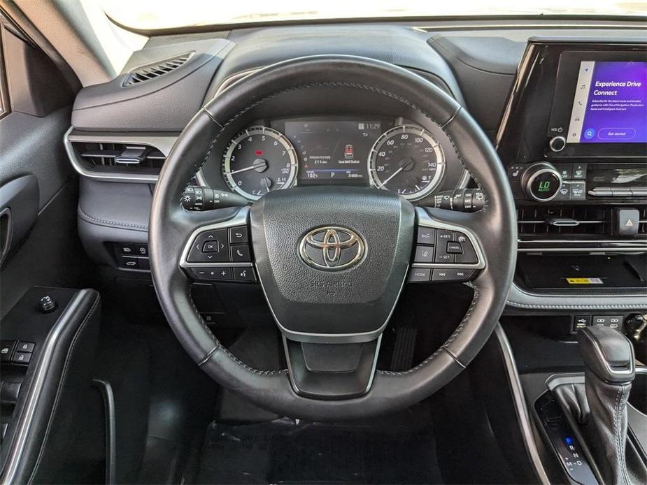 used 2023 Toyota Highlander car, priced at $39,999